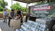 Manisa Büyükşehir’den çilek üreticilerine malç naylonu desteği