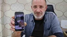 Aracın bagajındaki buzağıyı görünce merakla yaklaştı, gördüğü manzara karşısında şaşkınlığını gizleyemedi