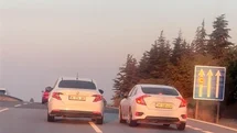 Eskişehir-Bursa Yolunda Tehlikeli Araç Çekişmesi
