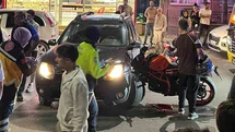 Bursa'da Motosiklet ve Otomobil Çarpıştı