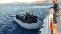 İzmir açıklarında göçmen operasyonu: 4’ü çocuk 65 düzensiz göçmen yakalandı