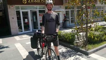 Kız arkadaşından ayrılınca dünya turuna çıkan genç gezgin bir yılda 8 bin kilometre pedal çevirdi