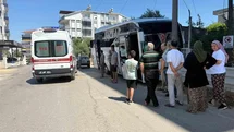 Antalya'da Servis Midibüsü Direğe Çarptı
