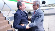 İran Cumhurbaşkanı Pezeşkiyan Pakistan'da Görüşmelerde Bulundu