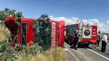 Elazığ'da Tır Devrildi, 1 Kişi Yaralandı