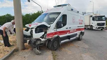Bitlis’te ambulans ile otomobil çarpıştı: 10 yaralı