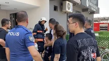 Mersin’de 10 katlı binada yangın: Sağlık ekipleri dumandan etkilenenlere müdahale etti