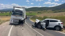 Tokat'ta Otomobil-Kamyon Çarpışması