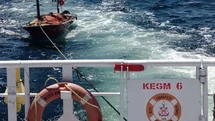 Çanakkale Boğazı’nda sürüklenen tekne kurtarıldı