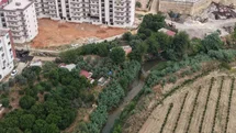 Kanalizasyonu akarsuya bağladılar, mahalle sakinleri sokağa çıkamıyor