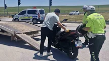 Çorum'da Motosiklet ve Otomobil Çarpıştı