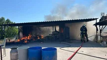 Antalya'da Yangın: Kontenyer Kullanılamaz Hale Geldi