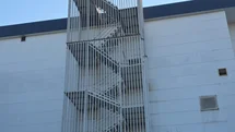 Kocaeli'de Yangın Merdiveninden Atlama Tehdidi