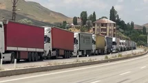 Türkiye-İran sınırında 5 kilometrelik tır kuyruğu oluştu