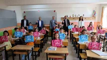 Başkan Özdoğan, Hacılar’da karne coşkusuna ortak oldu