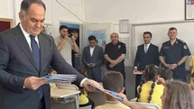 Çankırı’da öğrenciler karnelerini protokol üyelerinden aldı