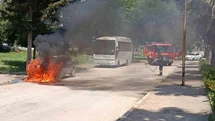 Adana'da Park Halinde Otomobil Yandı