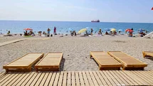 Antalya'da Yerli Üretim Ahşap Şezlonglar Hizmete Girdi