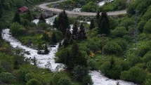 Beyaz örtü kalktı, Rize yaylaları yeşile büründü