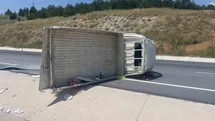 Tuğla yüklü kamyonet devrildi: 4 yaralı