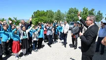 Erzurum'da Öğrencilerin Karne Sevinci