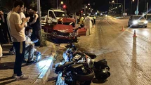 Kırmızı ışık ihlali felaket getirdi: Otomobilin çarptığı motosikletli ağır yaralandı