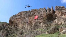 Erzurum’da ’Terörsüz Türkiye’ vizyou: Karayazı Kırk Pencereler ‘de gençler yürüdü, çelik kanatlar nefes kesti