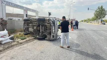Şanlıurfa Ceylanpınar'da Kamyonet Devrildi