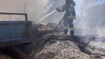 Altınözü’nde bahçede çıkan yangın römorka sıçradı