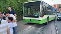 Bursa’da anne ve bebeğine otobüs çarptı: 2 yaralı