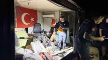 Antalya'da Direğe Çarpan Otomobilin Motoru Barakaya Uçtu