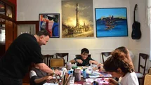Babasının berber dükkanında başladı, şimdi tüm ailesiyle sanat üretiyor