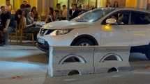Kimisi egzozuyla kimisi de otomobiline taktırdığı kamyon kornasıyla sokakta rahatsızlığa neden oldu
