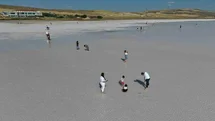 Tuz Gölü’nde Çıplak Ayakla Yürüyüş Keyfi
