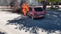 Burhaniye’de araç yangınını itfaiye söndürdü