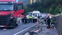Burdur'da Tır ve Hafif Ticari Araç Çarpıştı