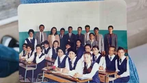 45 yıllık öğretmeni eşinin emeklilik sürprizi gözyaşlarına boğdu
