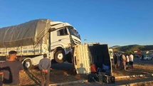 Manavgat'ta Tır ve Kamyonet Çarpıştı