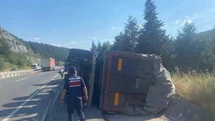 Bilecik'te Tır Yan Yattı
