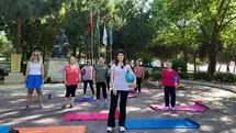 Kadınlar Açık Havada Spor Yapıyor