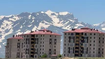 Yüksekova’nın heybetli Cilo Dağı 12 ay boyunca kar yığınlarını barındırıyor