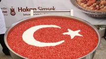 Başkan Hakan Şimşek hemşerileriyle aşure bereketini paylaştı