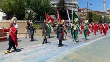 Bolu’da sünnet şöleni coşkusu: İzzet Baysal Caddesi’nde mehterli yürüyüş