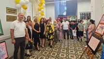 İzmir'de Tarihi Okula Modern Kütüphane
