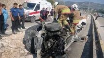 Hatay’da otomobil refüje çarptı:  1’i ağır 3 yaralı