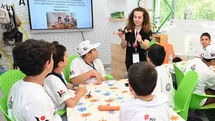 Meyve ve sebzelerin gücünü kullanarak araç tasarladılar