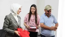 Engelli kardeşlerine ömrünü adayan Çilem’e ev tapusu teslim edildi