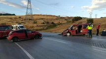Bilecik’te iki otomobil kafa kafaya çarpıştı: 4 yaralı