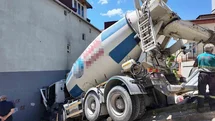 Ümraniye’de Beton Mikseri Kaza Yaptı