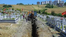 Heyelan yaşanan Derecik Şehir Mezarlığı’nda iyileştirme çalışmaları